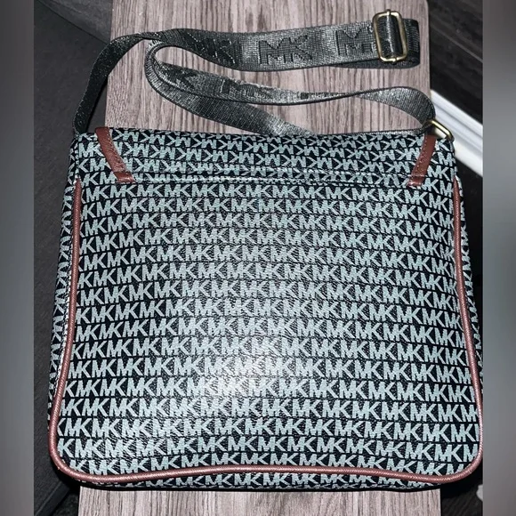 Michael Kors MK Monogram Crossbody Bag Brown Trim Medium Everyday Purse 10.25” - Picture 7 of 15